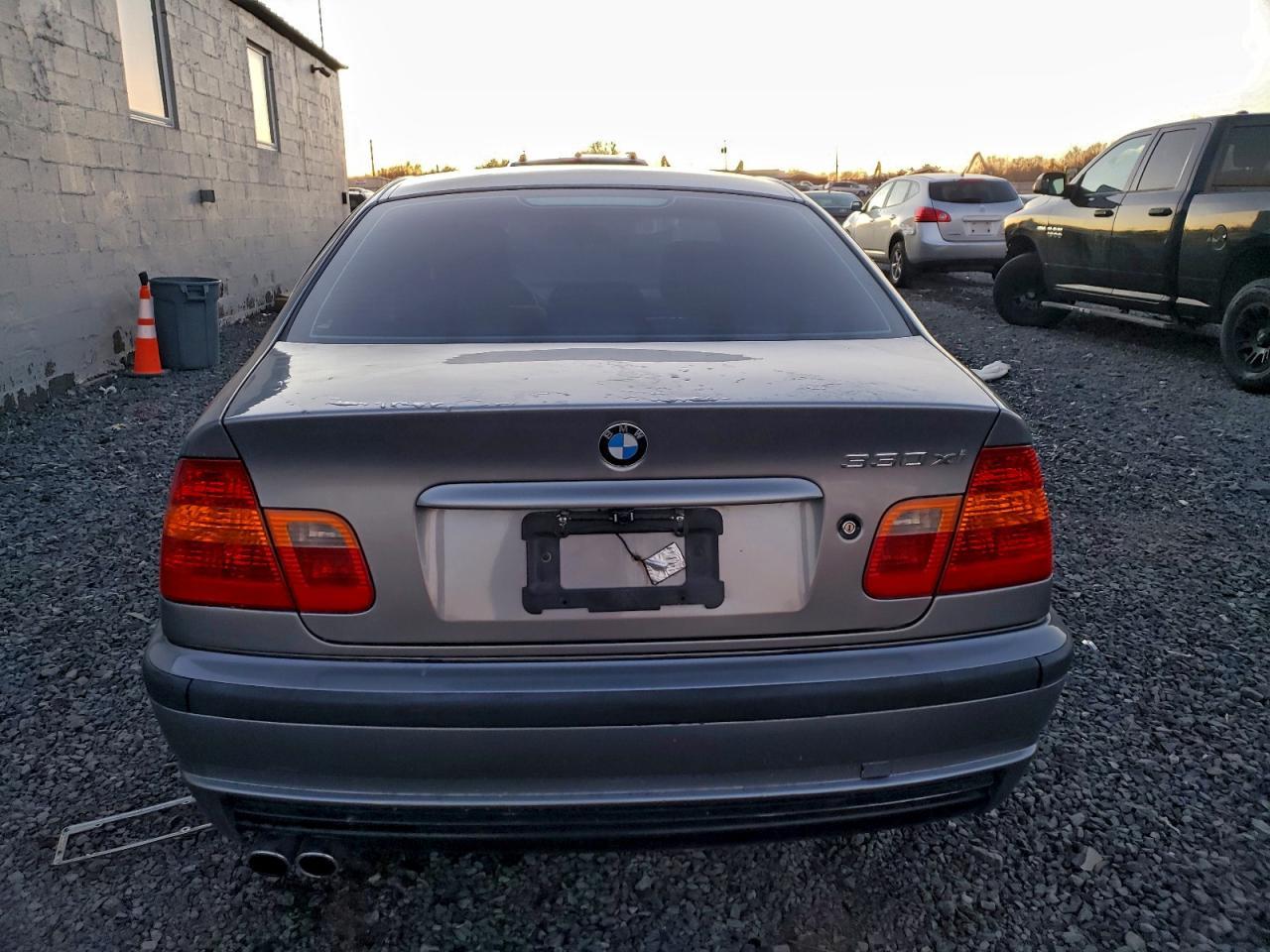 2003 BMW 330 Xi - Image 6