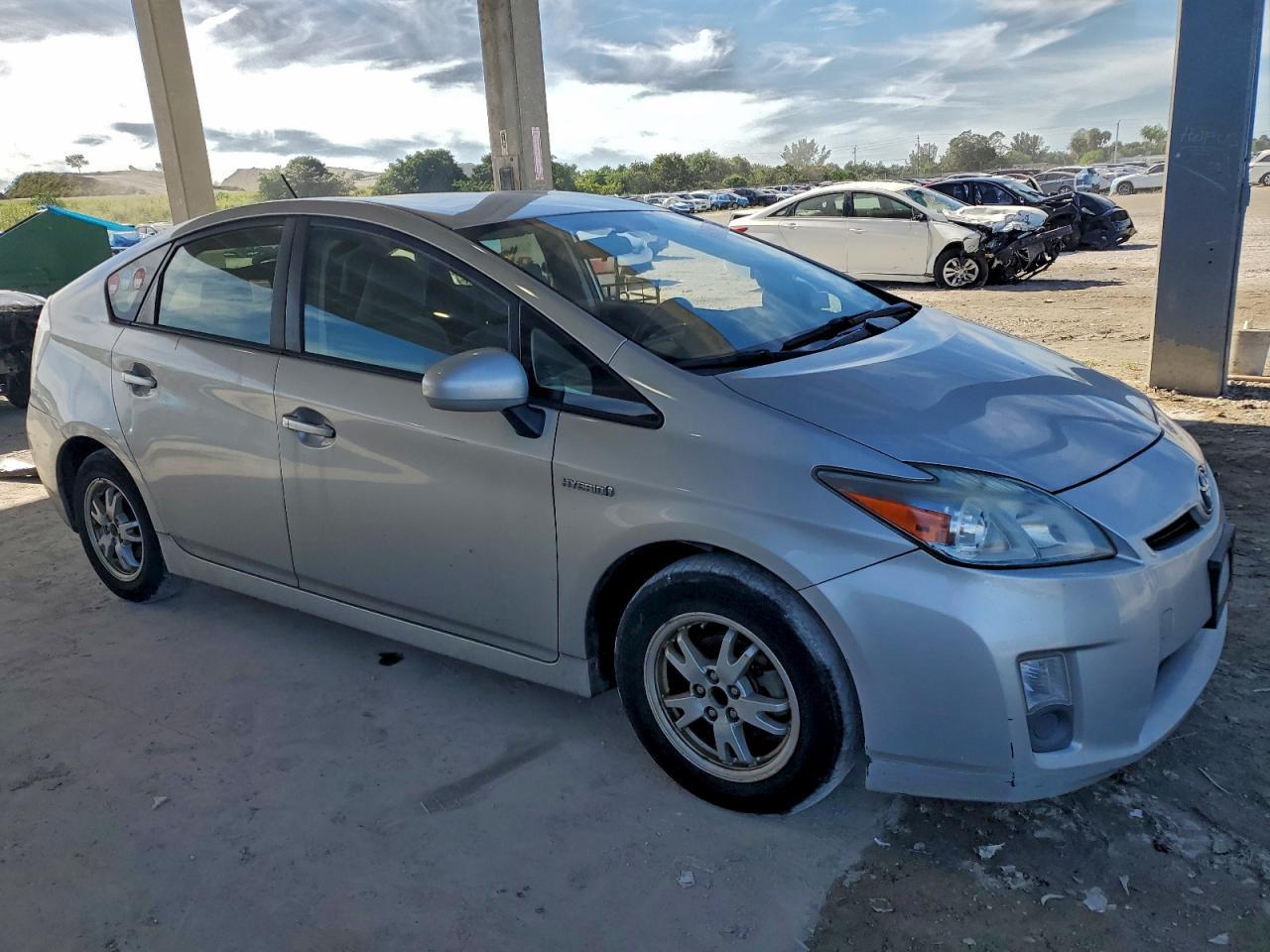 2011 Toyota Prius - Фото 4