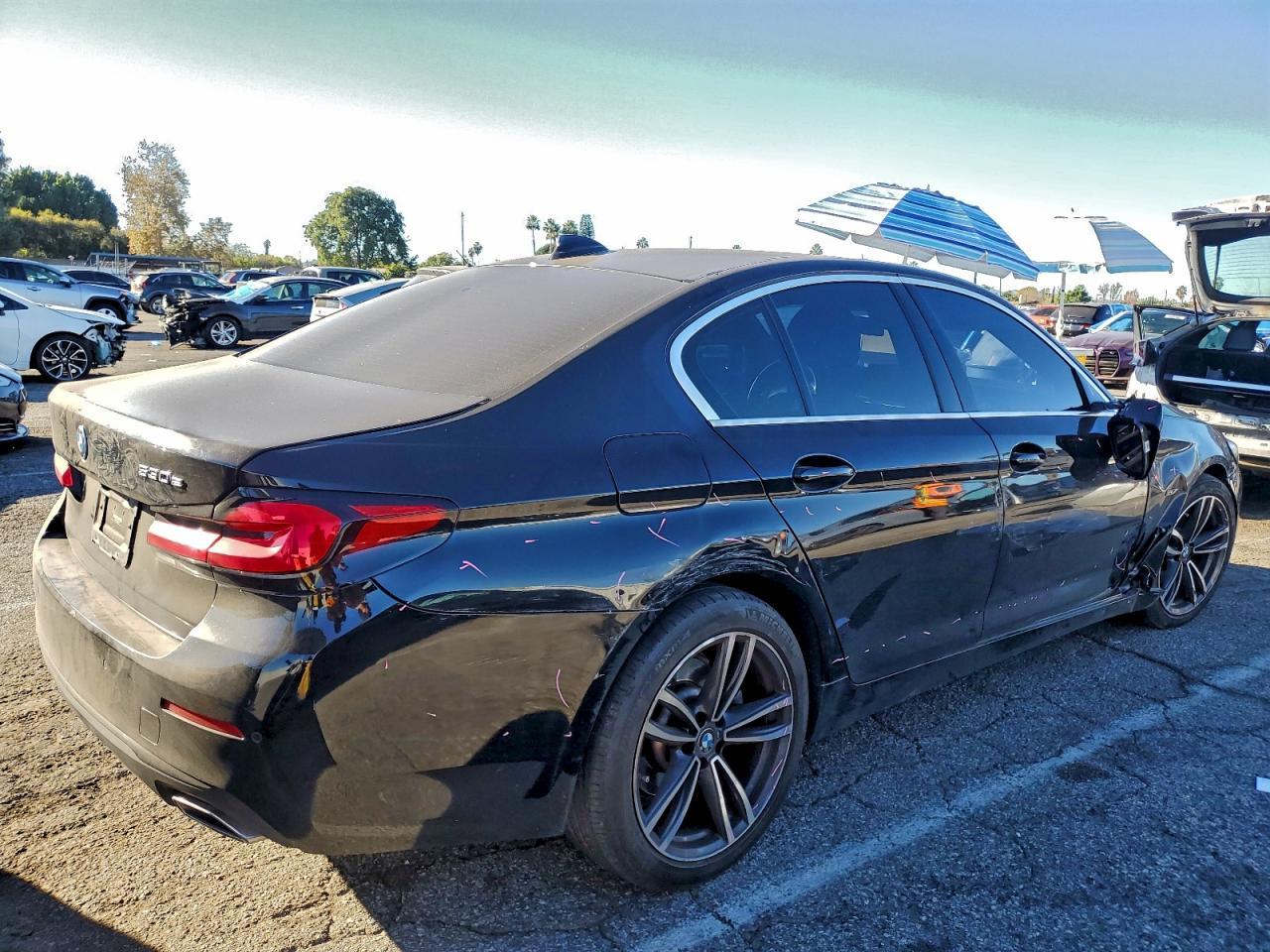 2023 BMW 530E - Фото 3