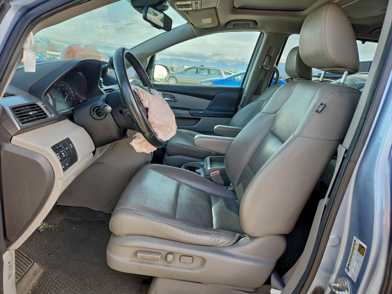 2014 Honda Odyssey Touring - Image 7