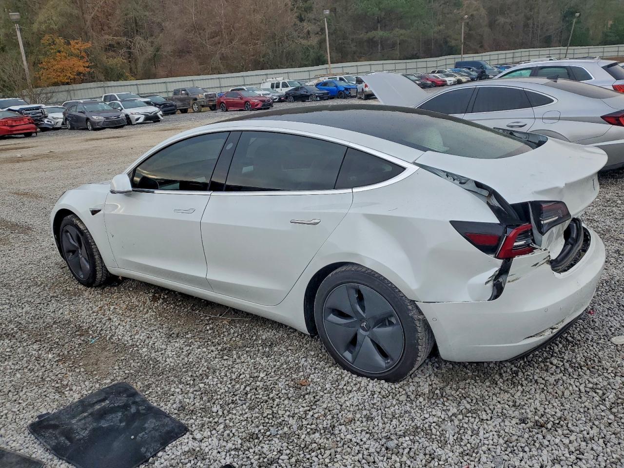 2020 Tesla Model 3 - Фото 2
