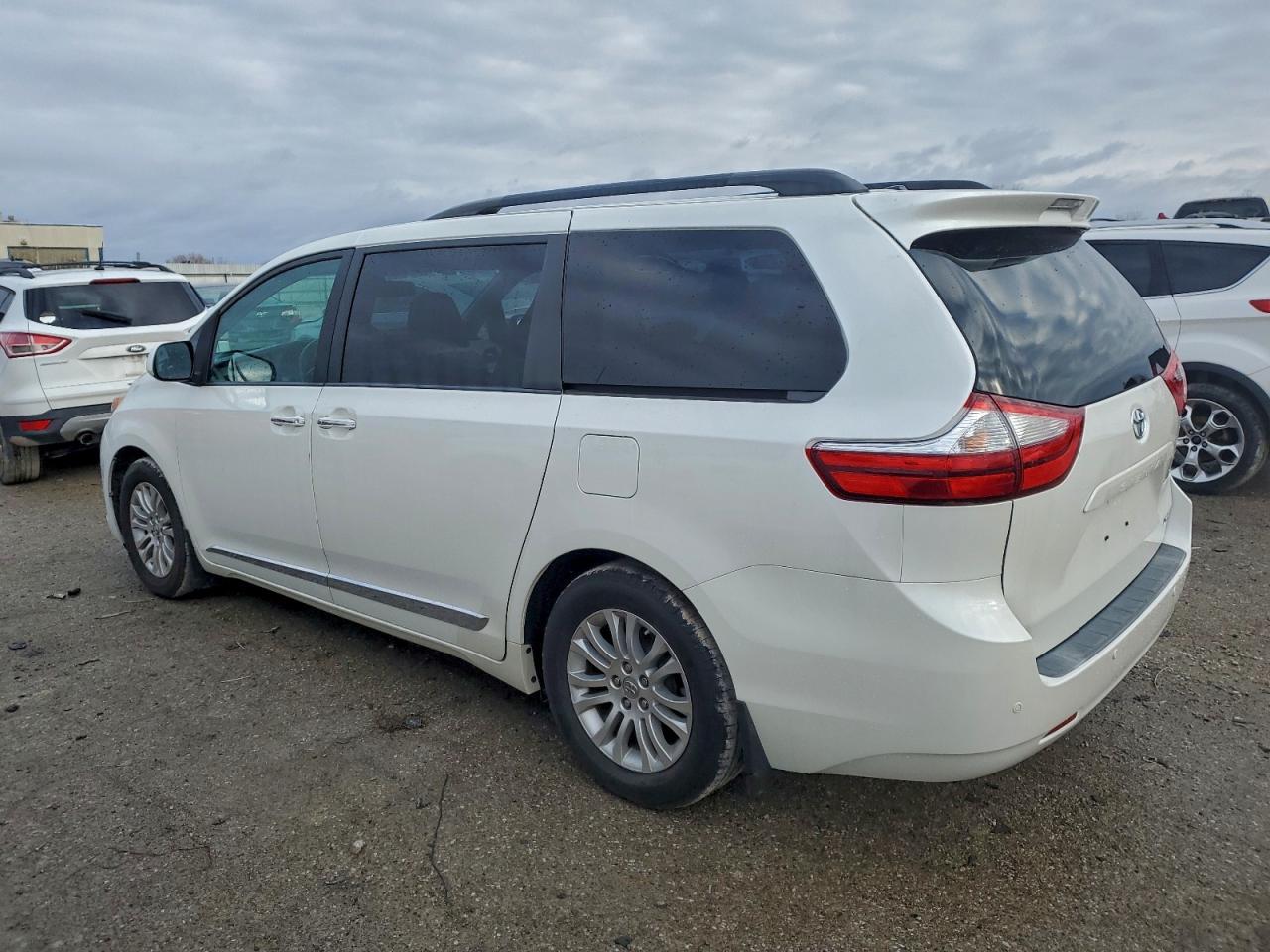 2015 Toyota Sienna Xle - Фото 2