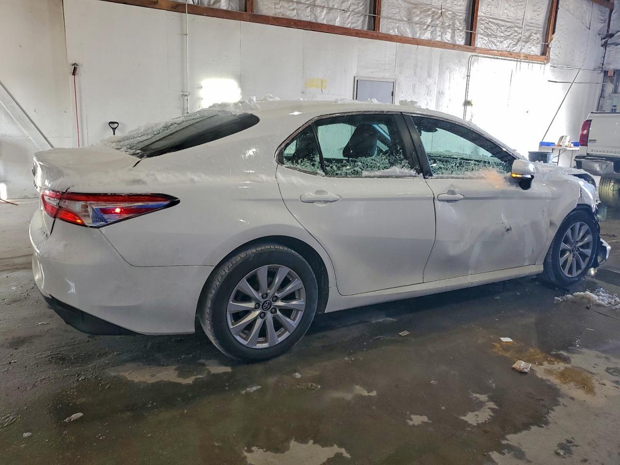2018 Toyota Camry Le - Image 3