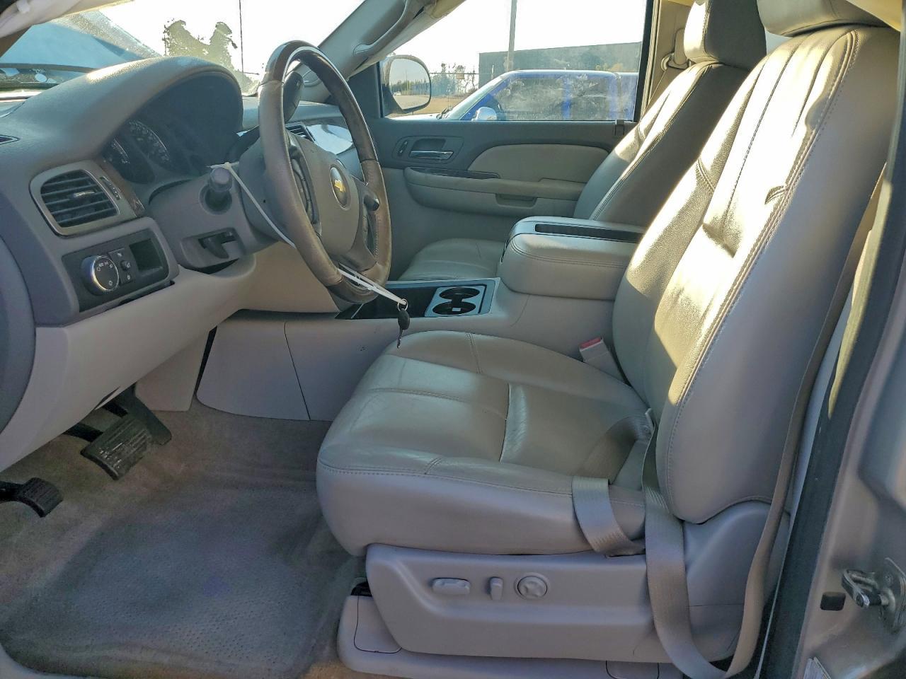 2007 Chevrolet Avalanche C1500 - Image 7