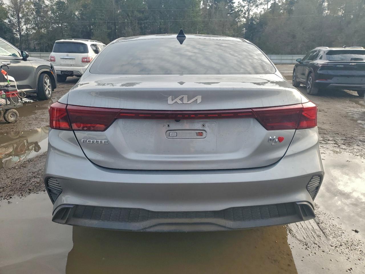 2023 Kia Forte - Image 6