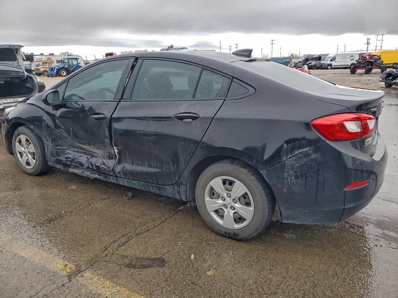 2018 Chevrolet Cruze Ls - Фото 2