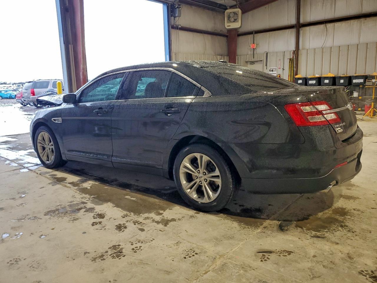 2015 Ford Taurus Sel - Фото 2