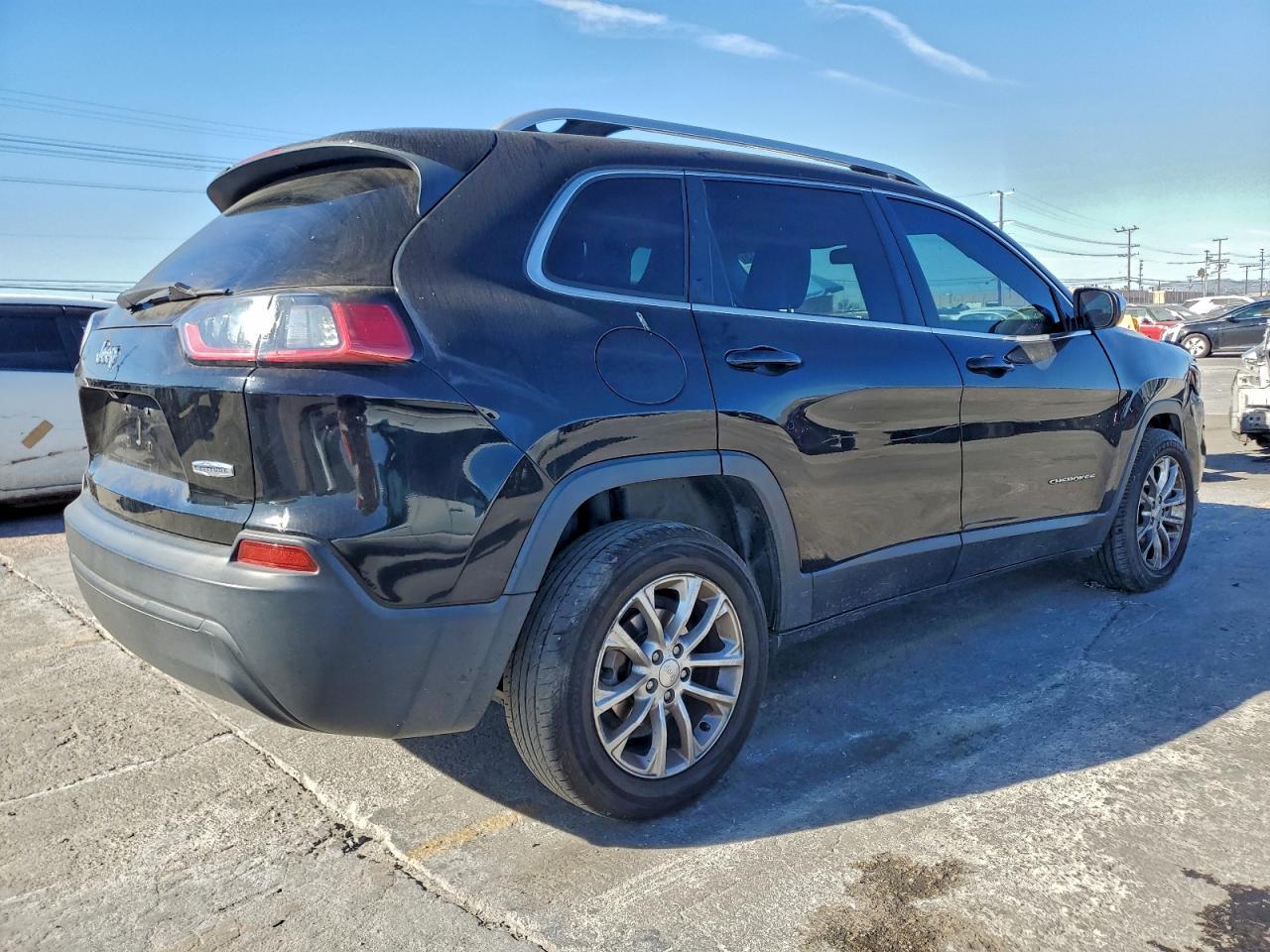 2019 Jeep Cherokee Latitude - Image 3