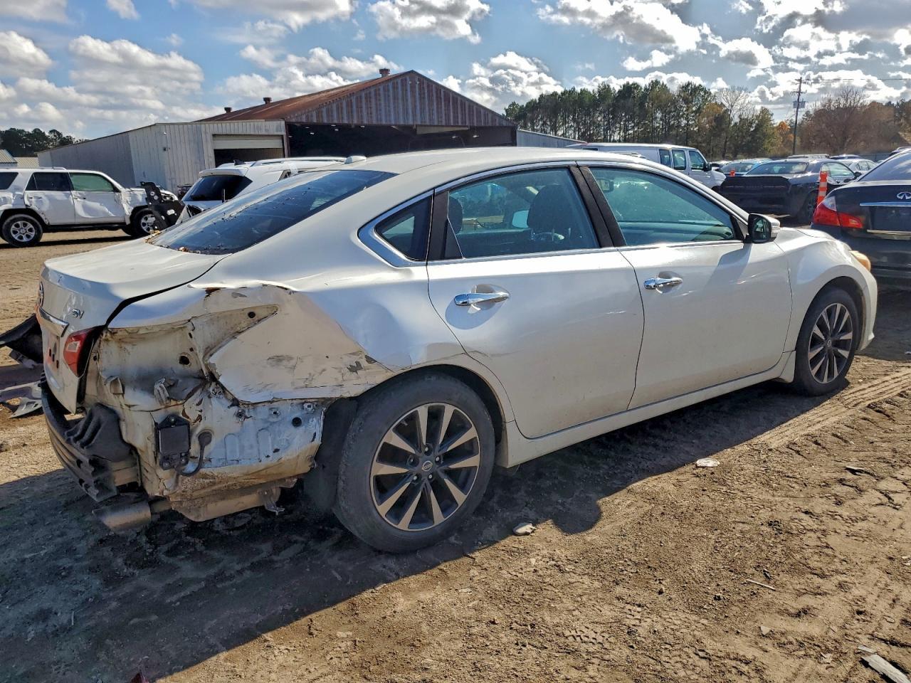 2016 Nissan Altima - Фото 3