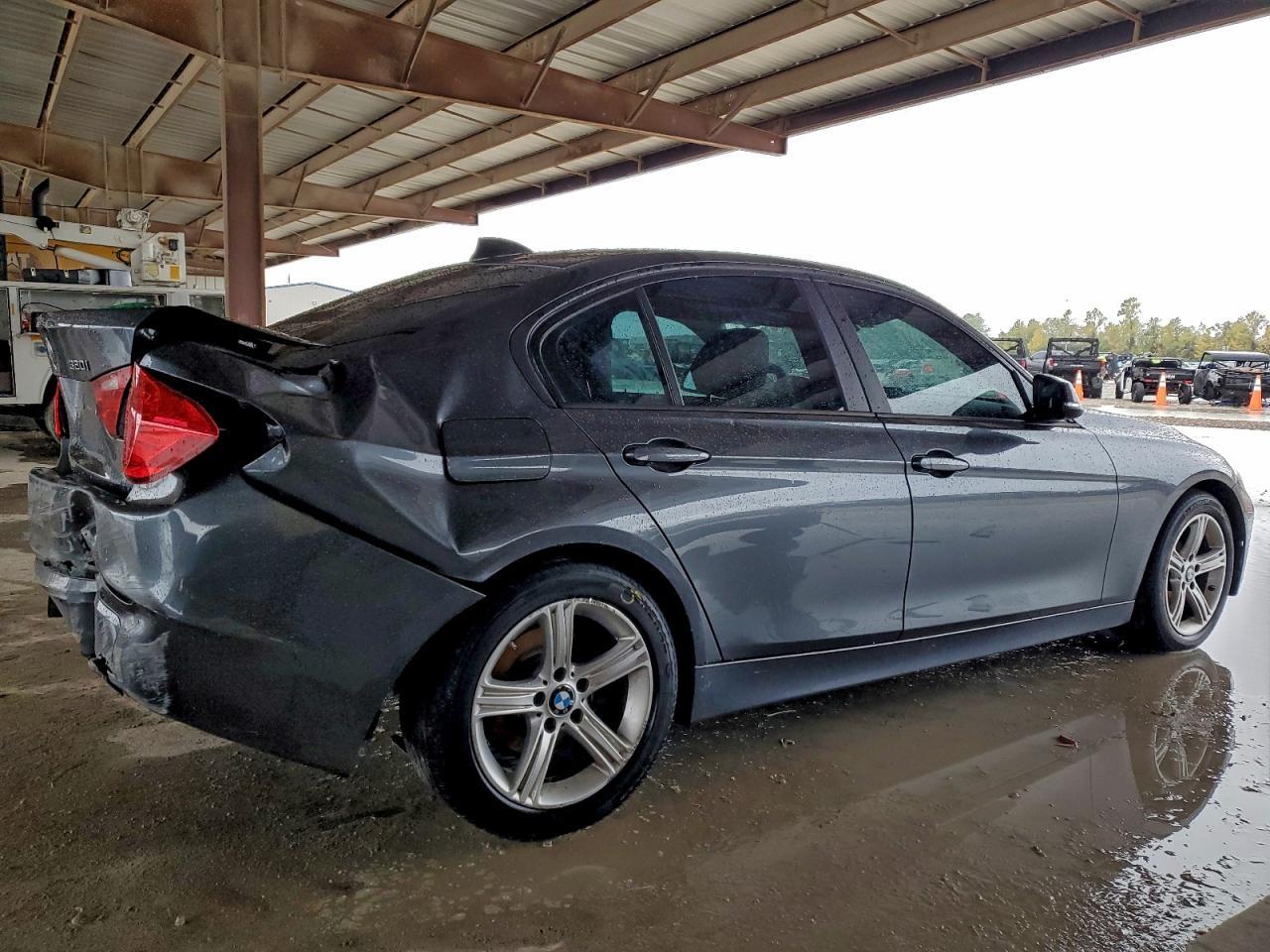 2015 BMW 320 I - Image 3