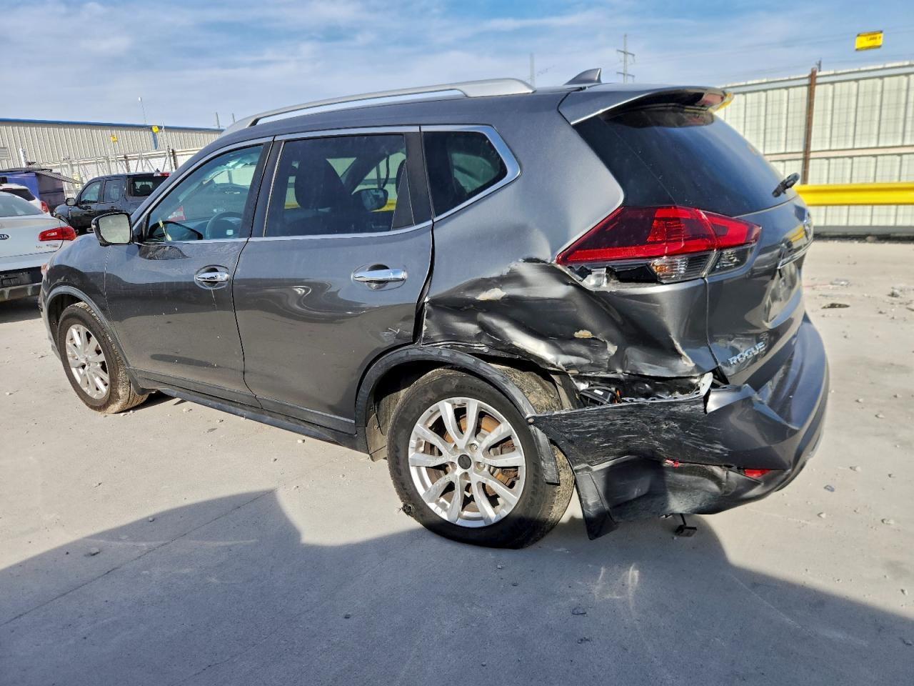 2018 Nissan Rogue S - Фото 2