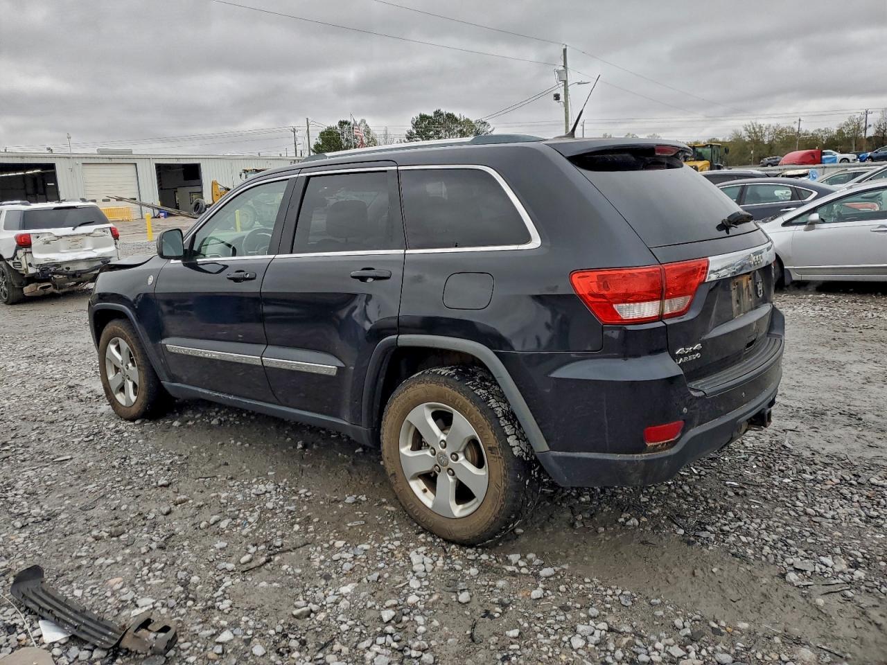2011 Jeep Grand Cherokee Laredo - Image 2
