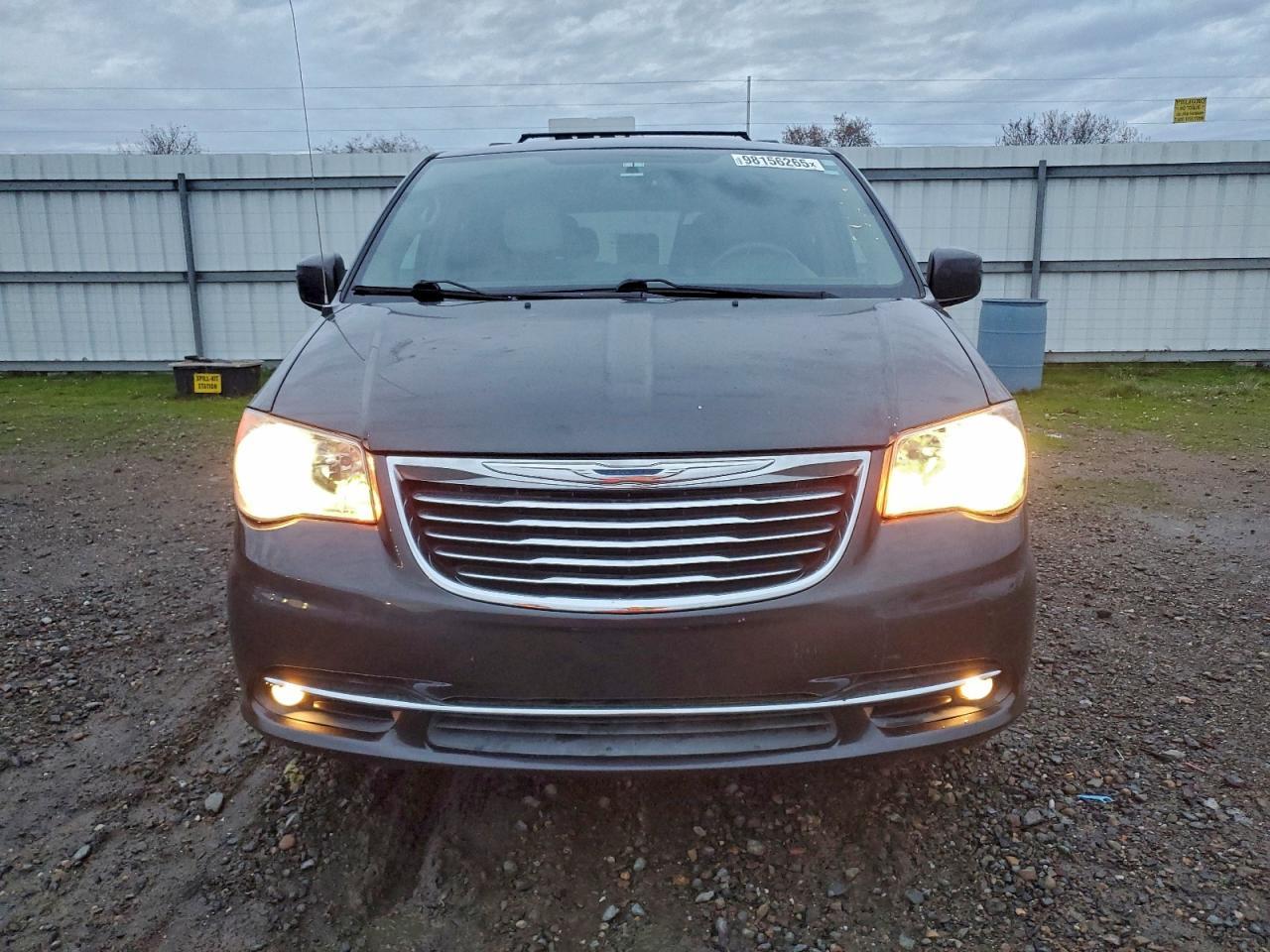 2016 Chrysler Town & Country Touring - Image 5