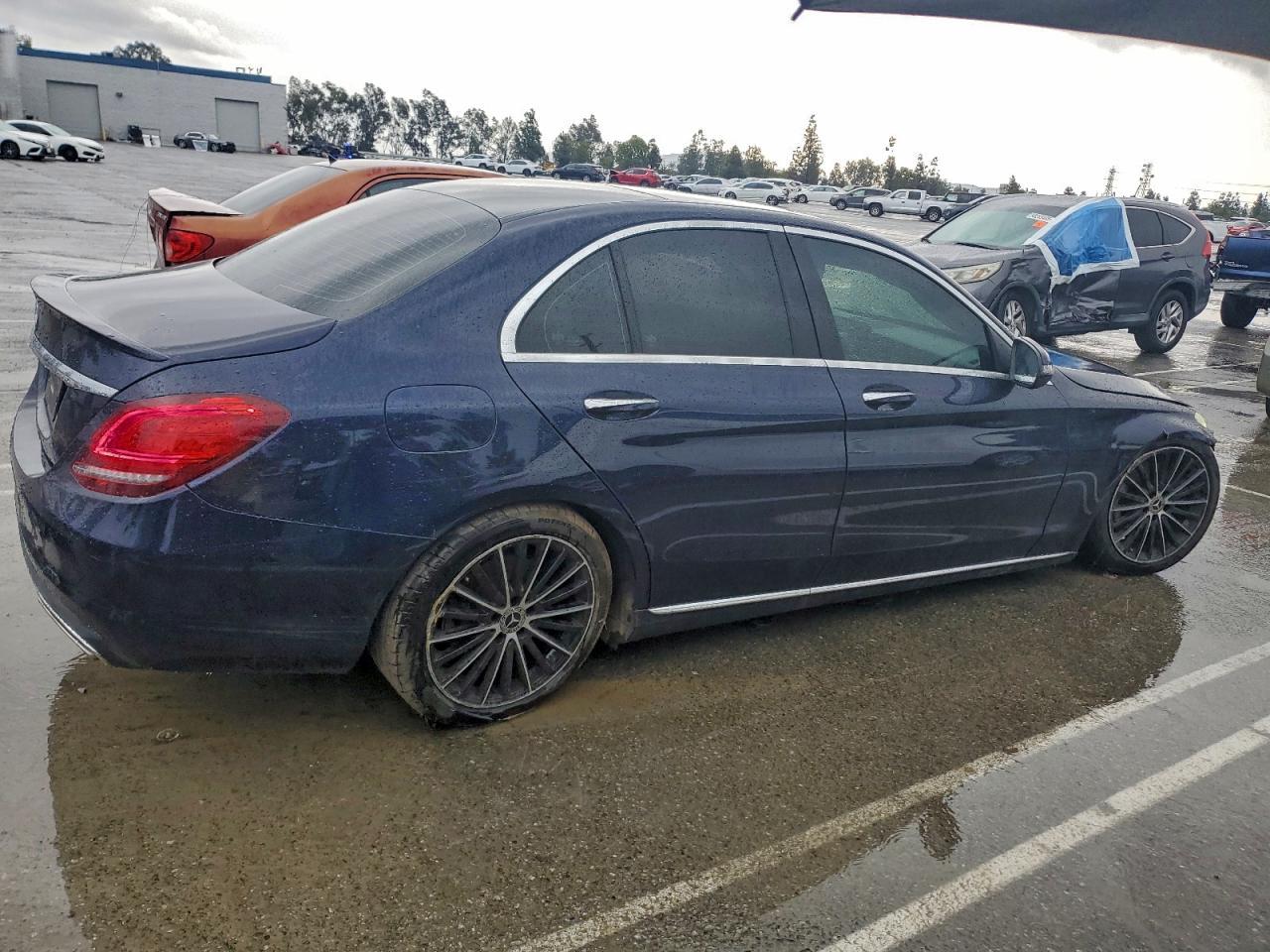 2019 Mercedes-Benz C 300 - Фото 3