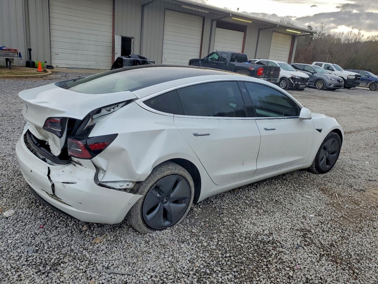 2020 Tesla Model 3 - Фото 3