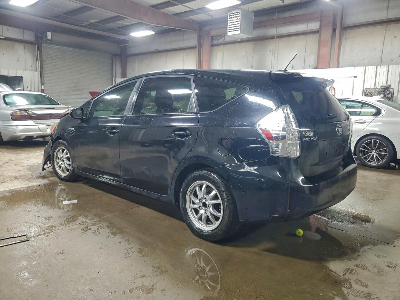 2014 Toyota Prius V Three - Image 2