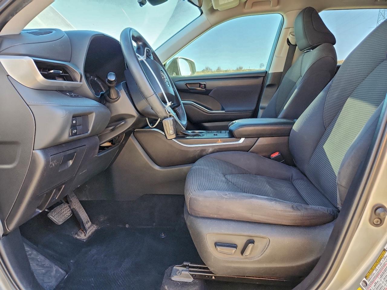 2022 Toyota Highlander L - Image 7