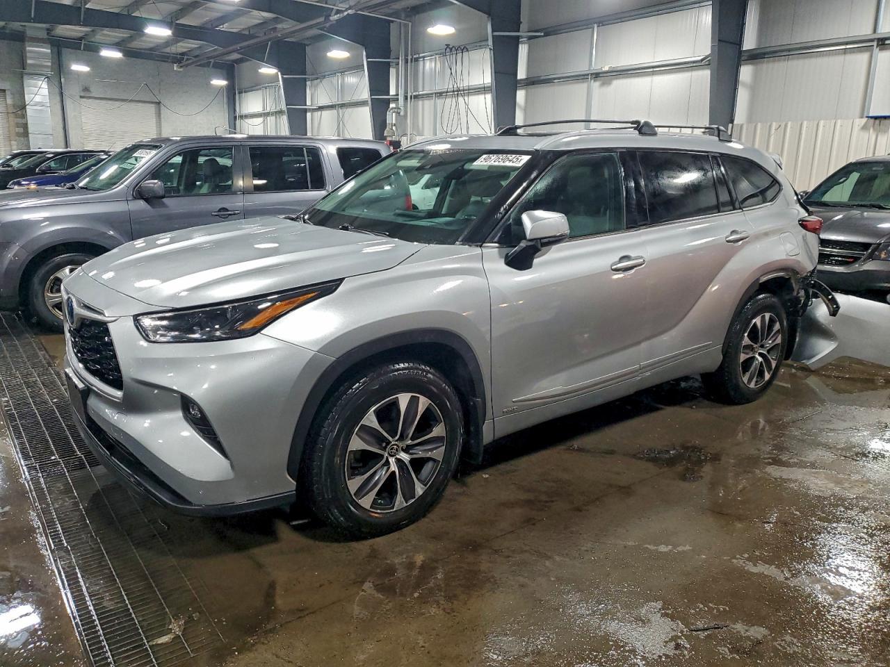2022 Toyota Highlander Hybrid Xle