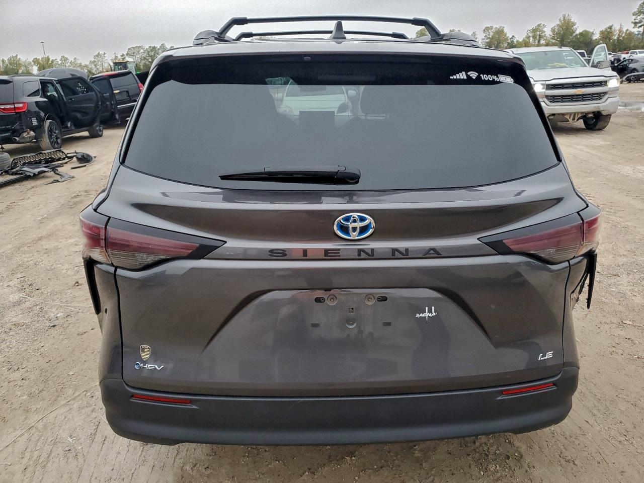 2025 Toyota Sienna Le - Image 6