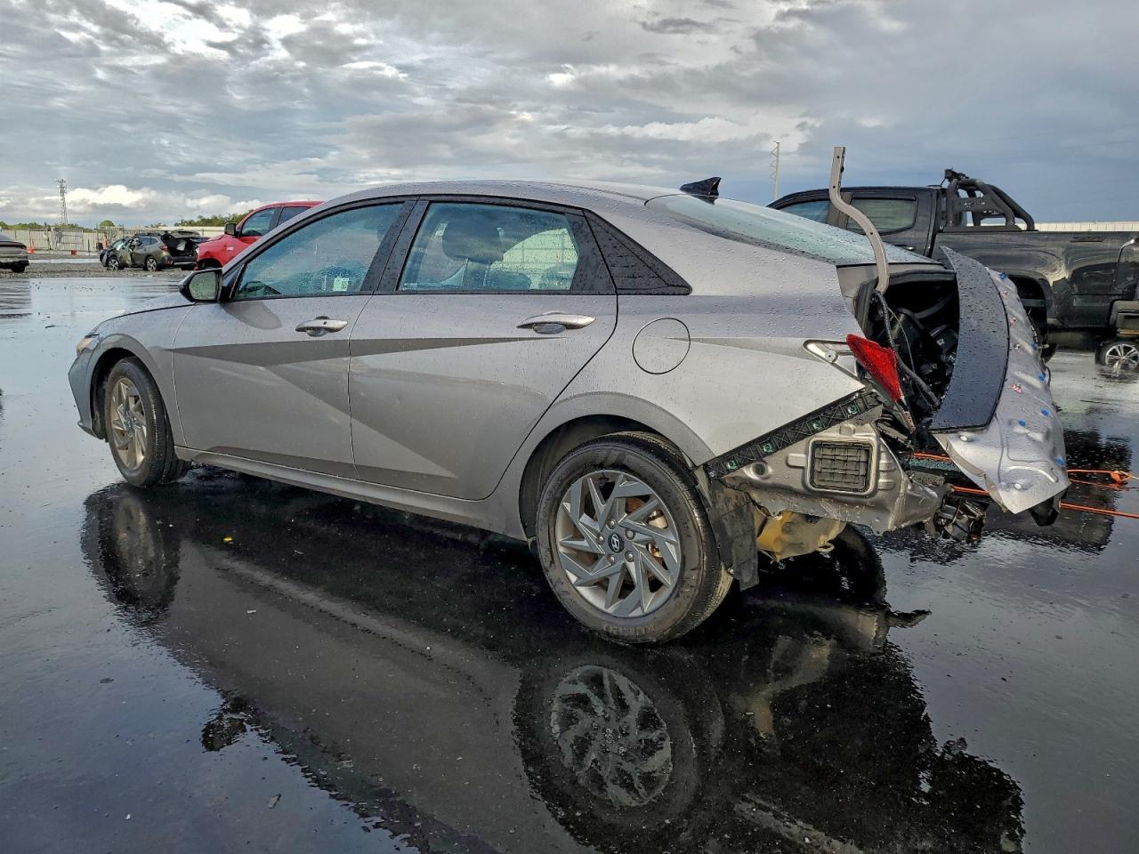 2024 Hyundai Elantra Sel - Image 2