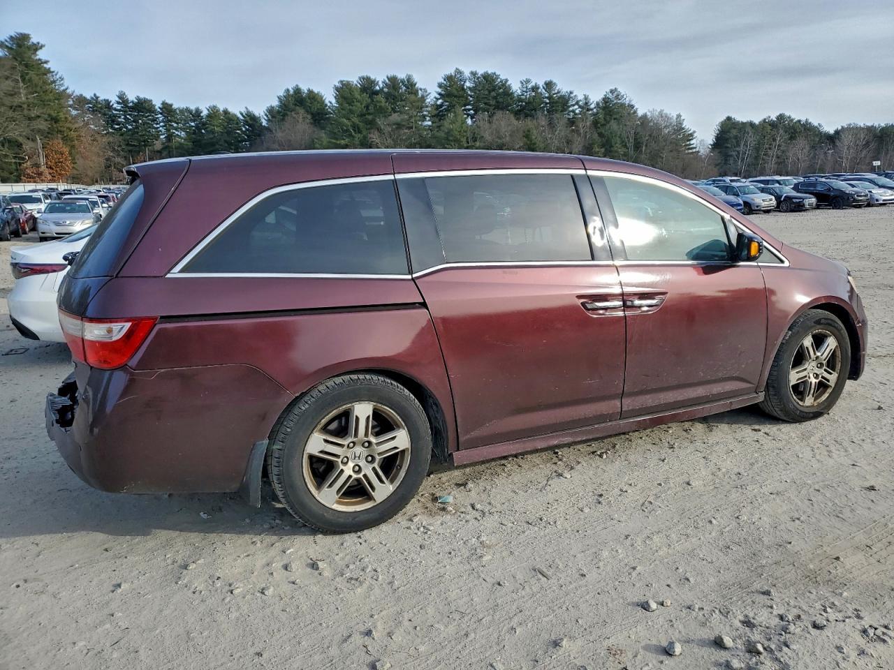 2011 Honda Odyssey Touring - Image 3