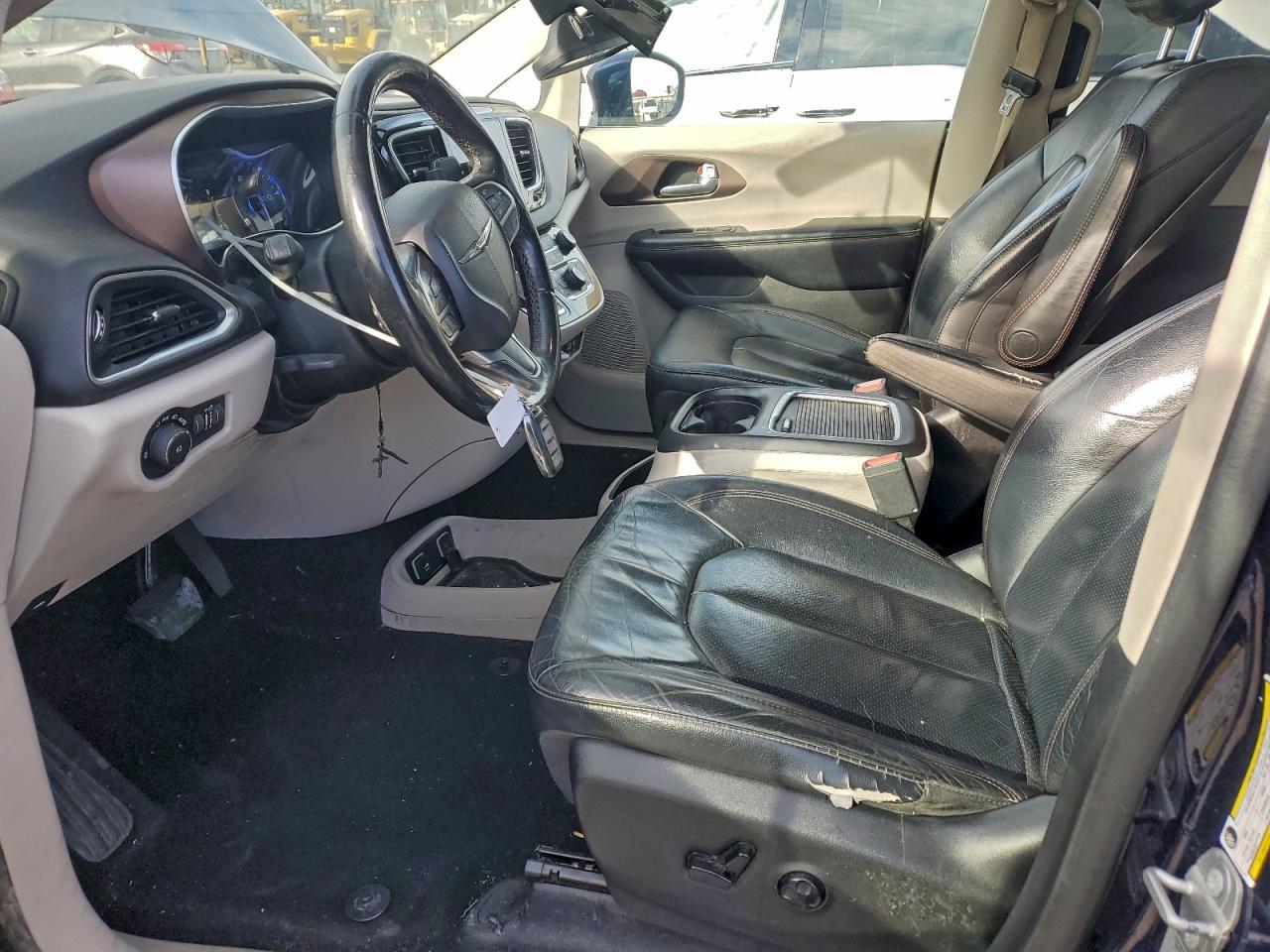 2017 Chrysler Pacifica Touring L Plus - Image 7
