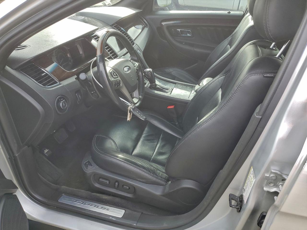 2017 Ford Taurus Limited - Image 7