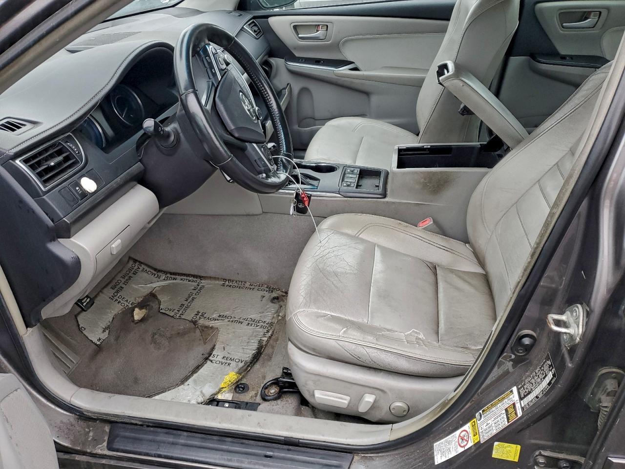 2015 Toyota Camry Hybrid - Image 7