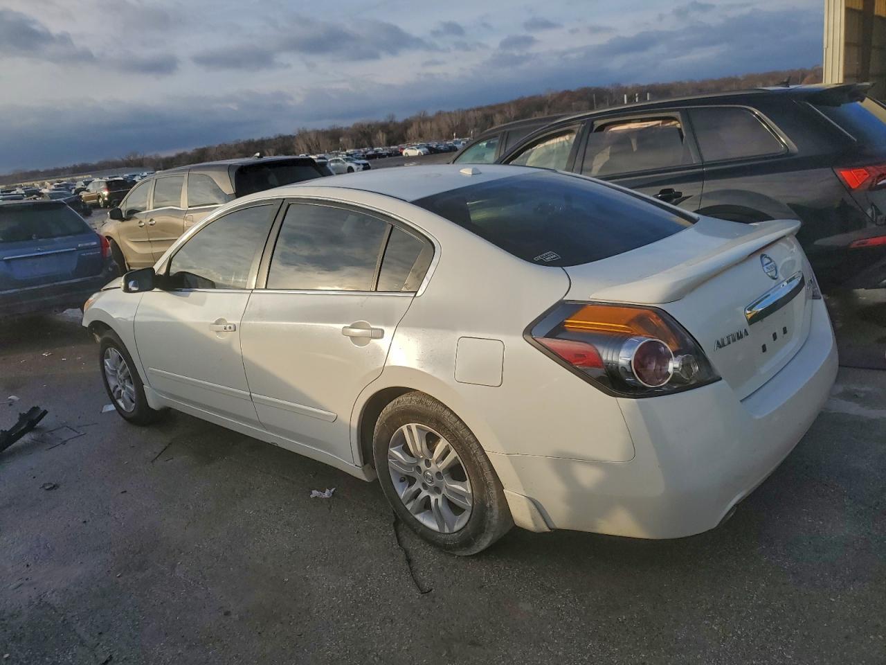 2010 Nissan Altima Base - Фото 2