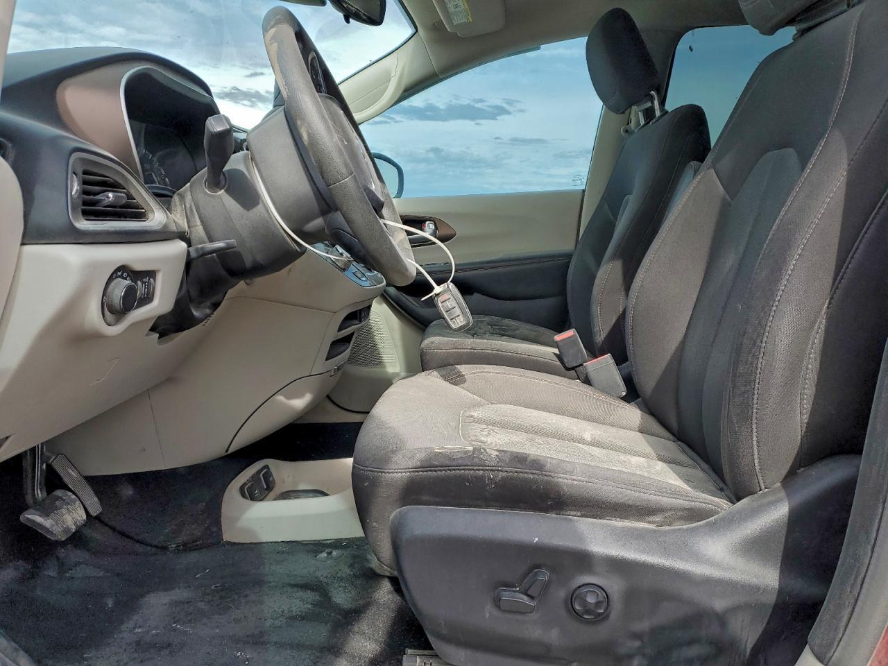 2017 Chrysler Pacifica Touring - Image 7