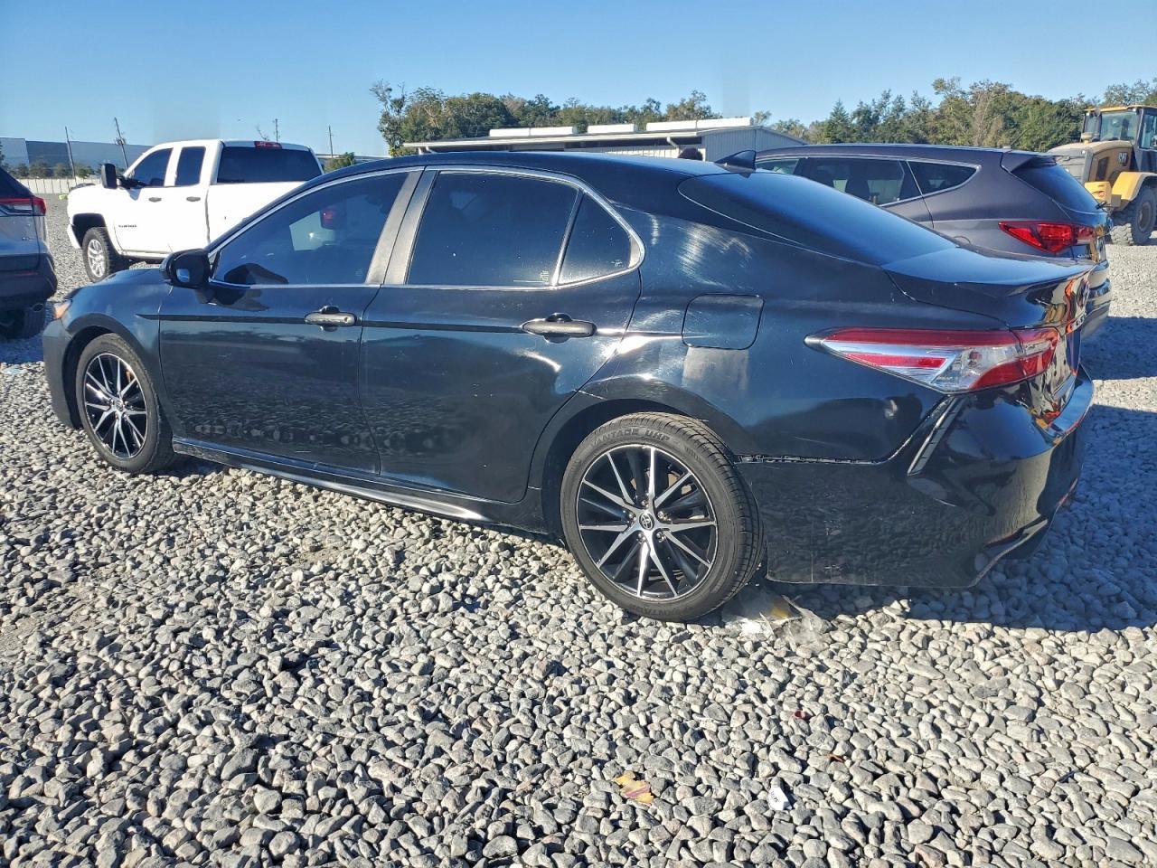 2020 Toyota Camry Se - Image 2