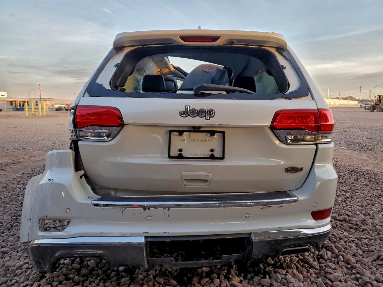 2018 Jeep Grand Cherokee Summit - Image 6