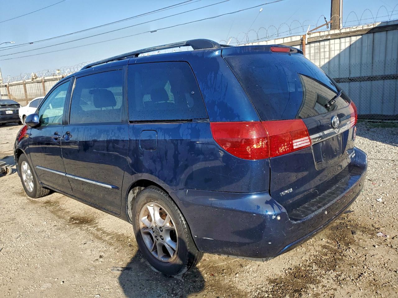 2005 Toyota Sienna Xle - Image 2