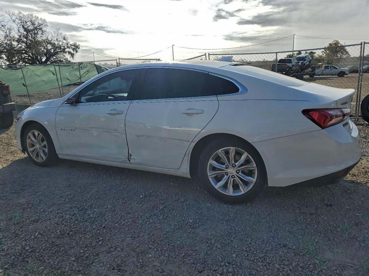 2020 Chevrolet Malibu Lt - Фото 2