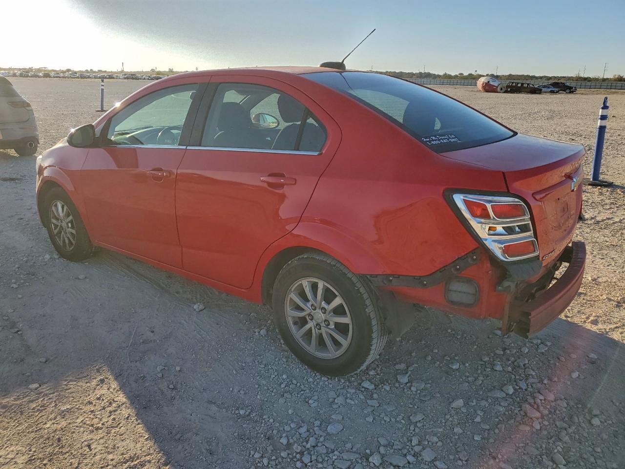 2017 Chevrolet Sonic Lt - Фото 2