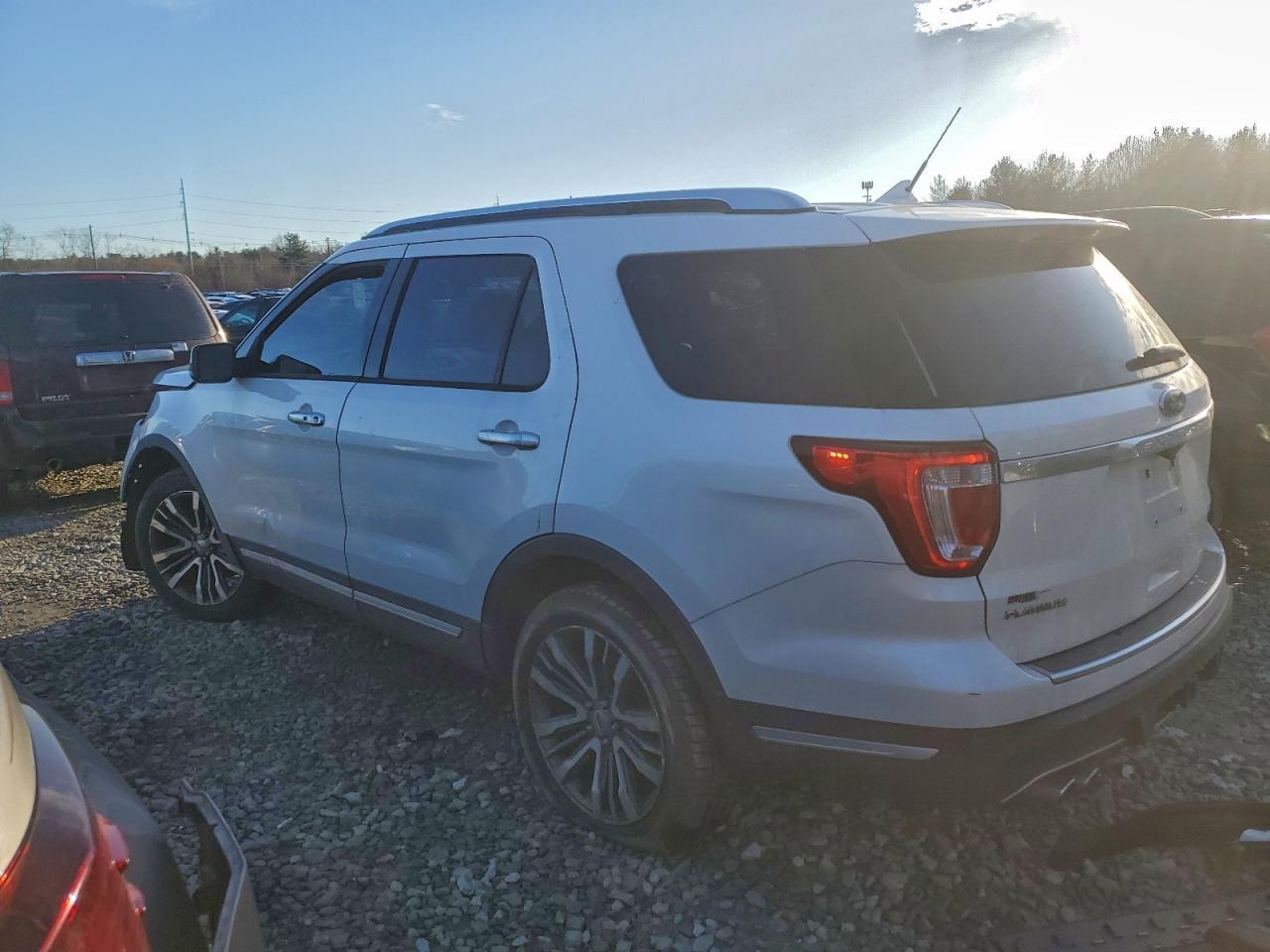 2018 Ford Explorer Platinum - Image 2