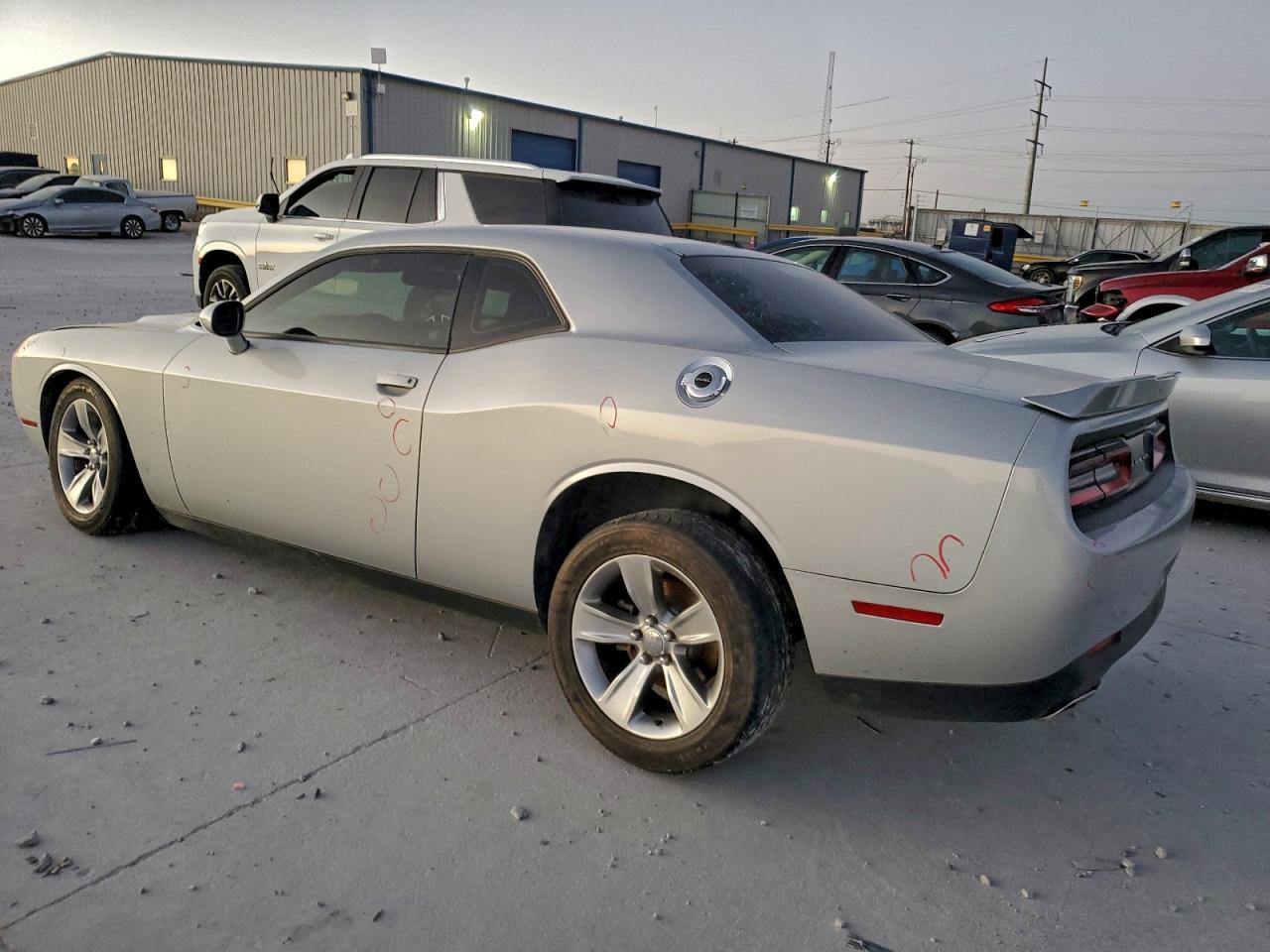 2021 Dodge Challenger Sxt - Фото 2