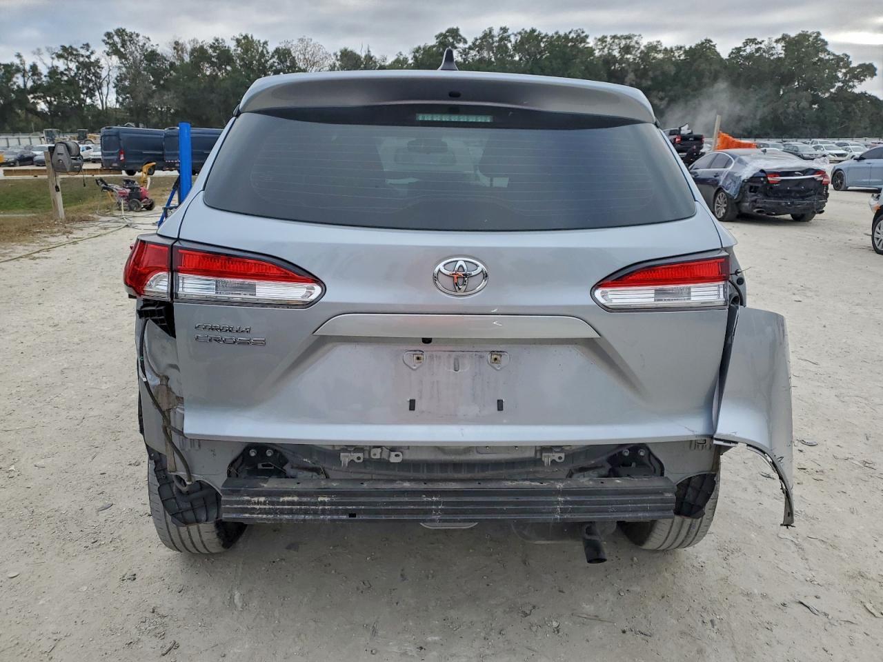 2022 Toyota Corolla Cross L - Image 6