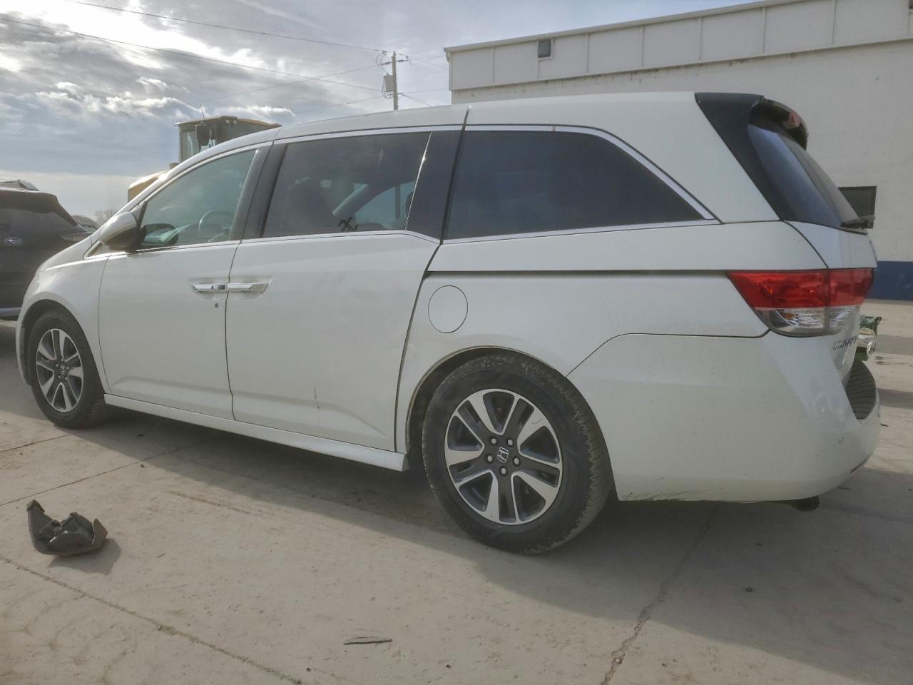 2015 Honda Odyssey Touring - Image 2