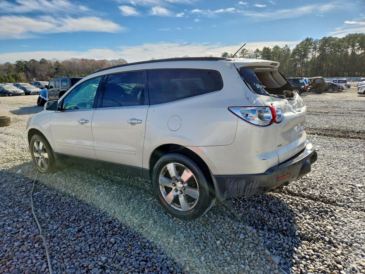 2011 Chevrolet Traverse Lt - Фото 2