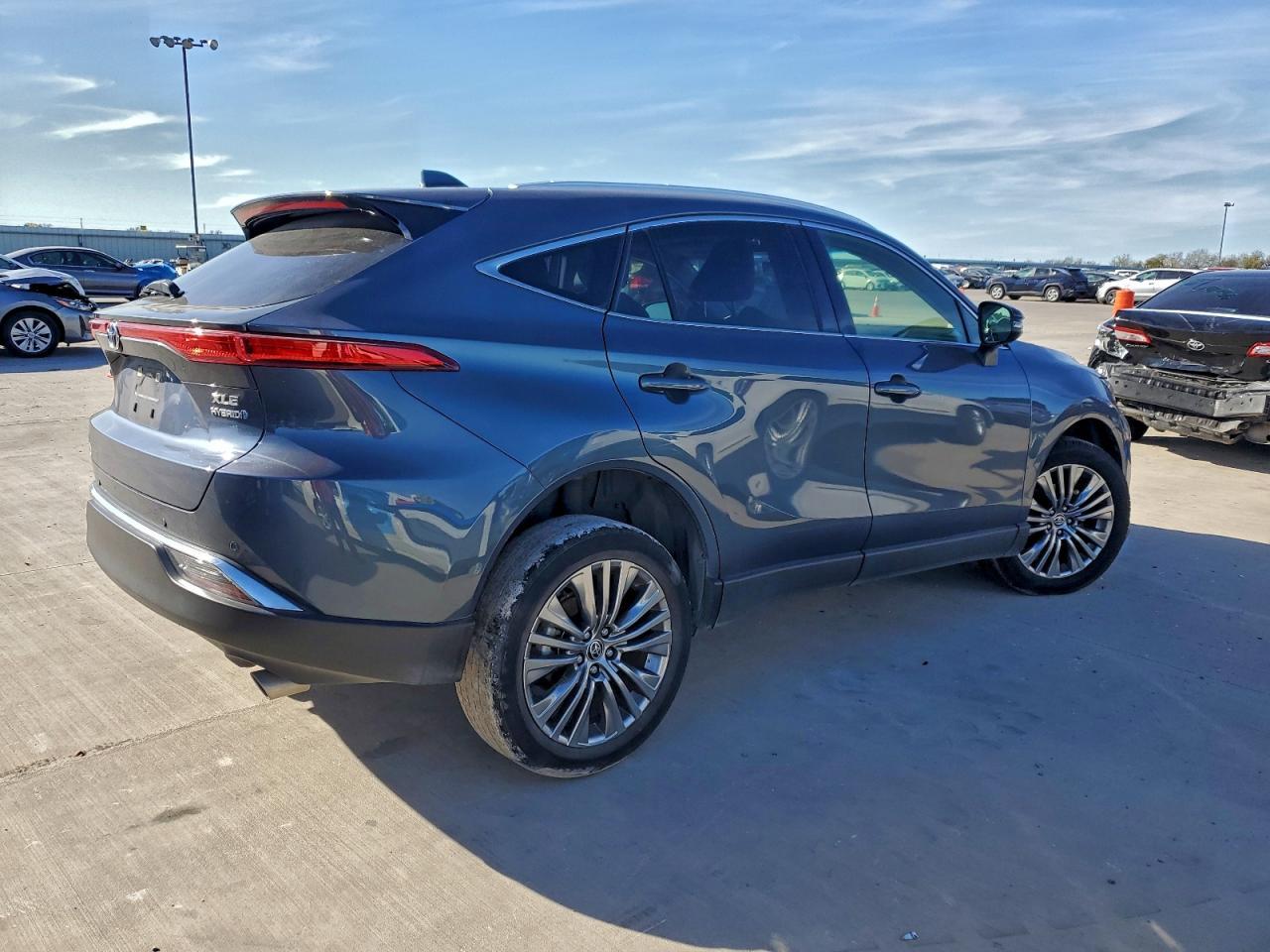 2022 Toyota Venza Le - Фото 3