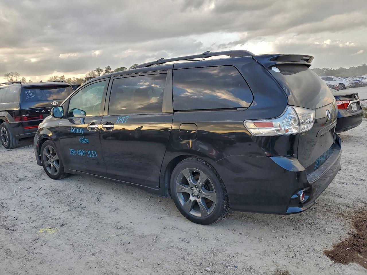 2015 Toyota Sienna Sport - Фото 2