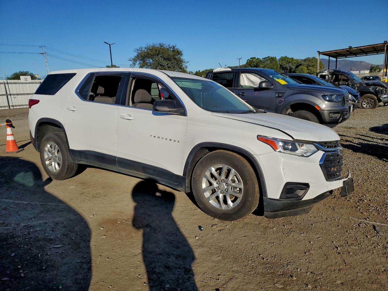 2021 Chevrolet Traverse Ls - Image 4