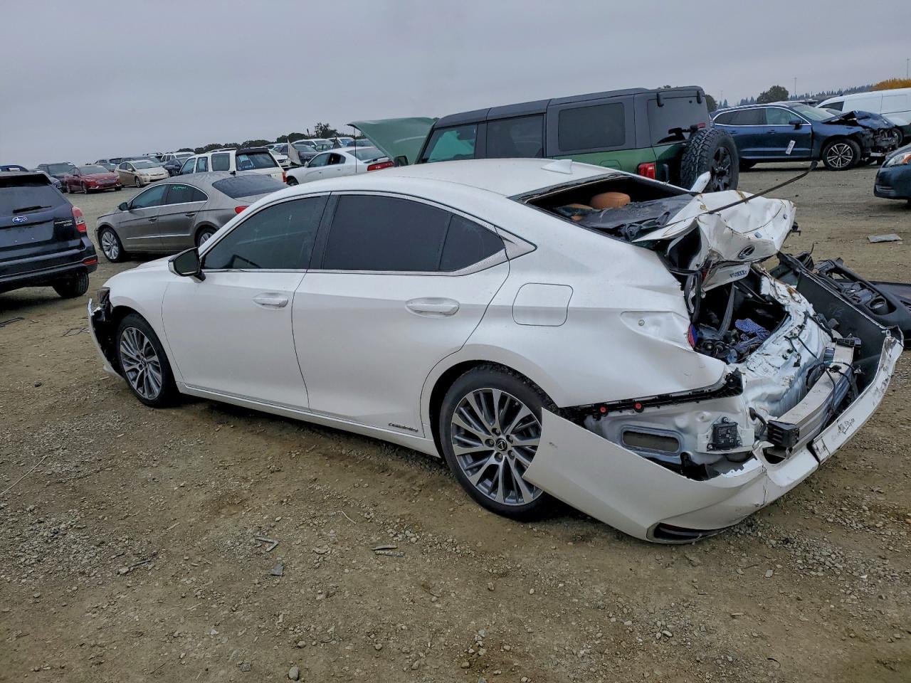 2021 Lexus Es 300H - Image 2