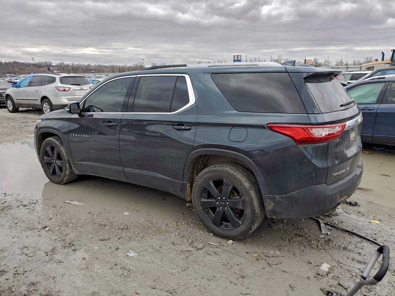 2018 Chev Traverse - Фото 2