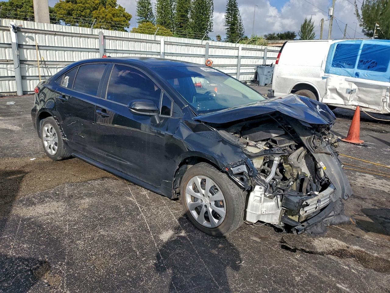 2020 Toyota Corolla Le - Фото 4