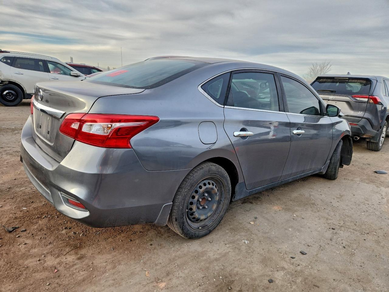 2016 Nissan Sentra S - Фото 3