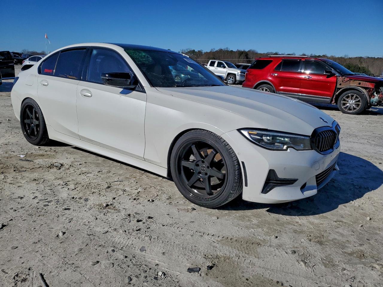 2020 BMW 330Xi - Фото 4