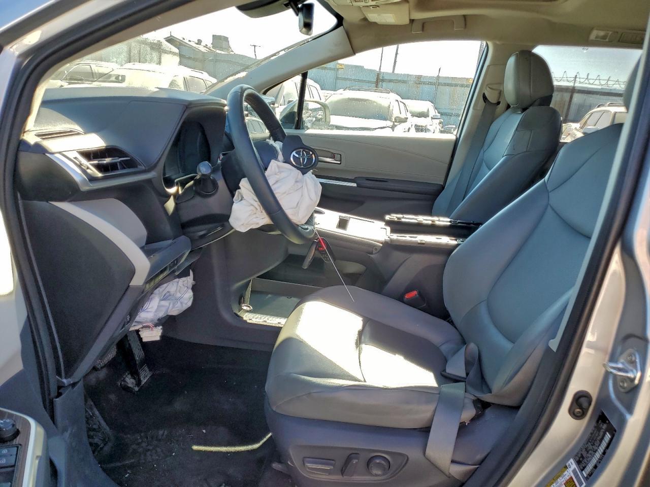 2021 Toyota Sienna Xle - Image 7