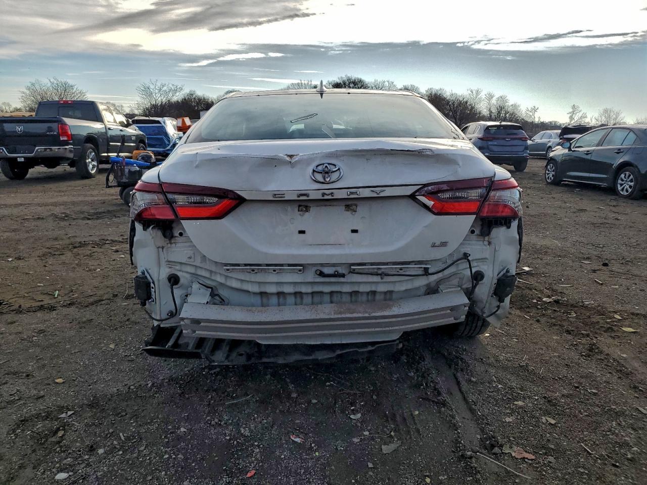 2023 Toyota Camry Le - Фото 6